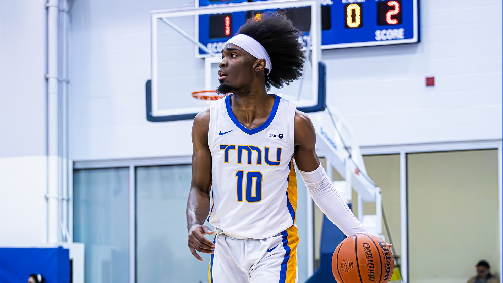 Javier Gilgeous-Glasgow playing for the TMU Bold at the Mattamy Athletic Centre