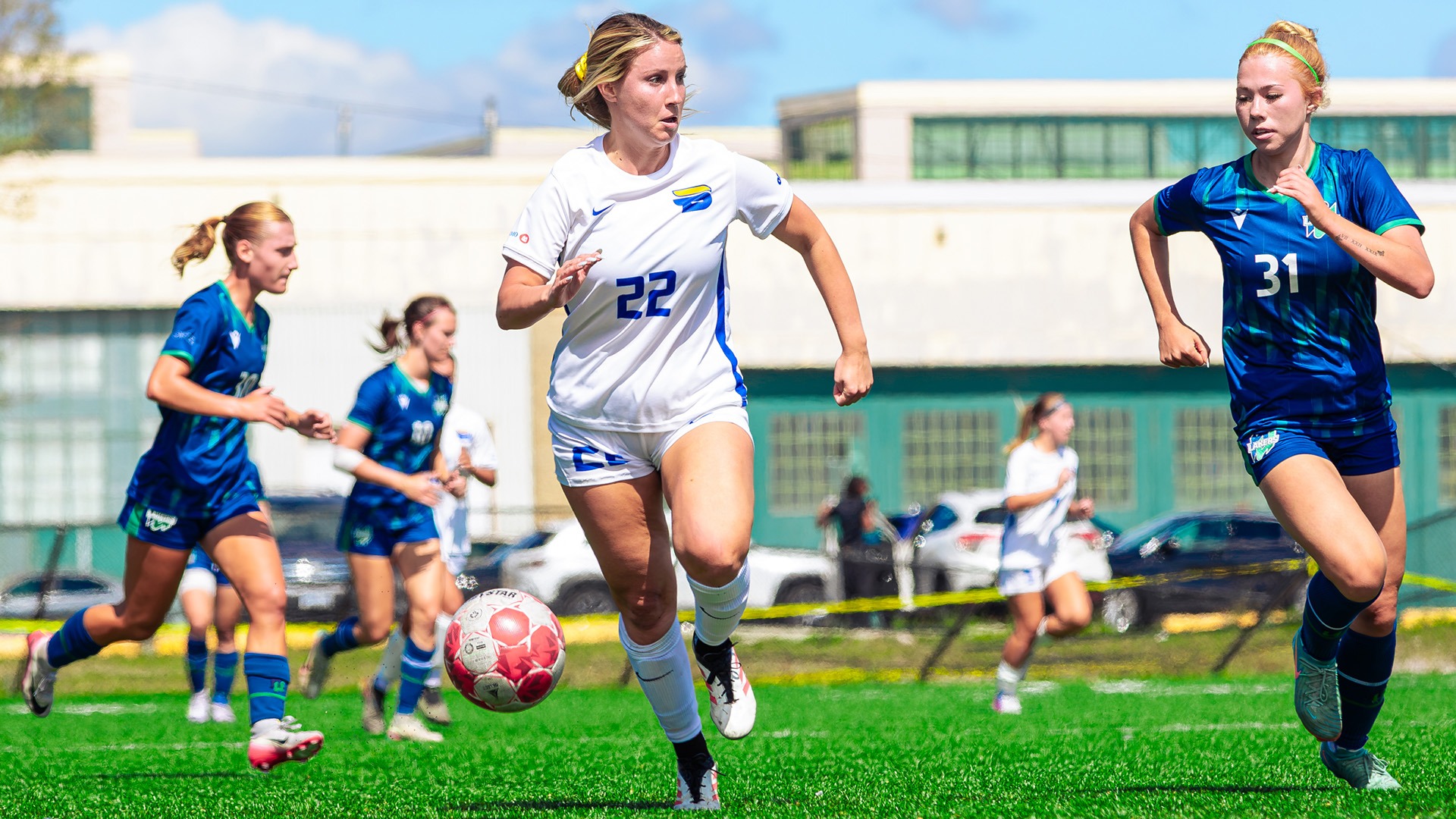 Becca Bartosh dribbles past the Lakers defence