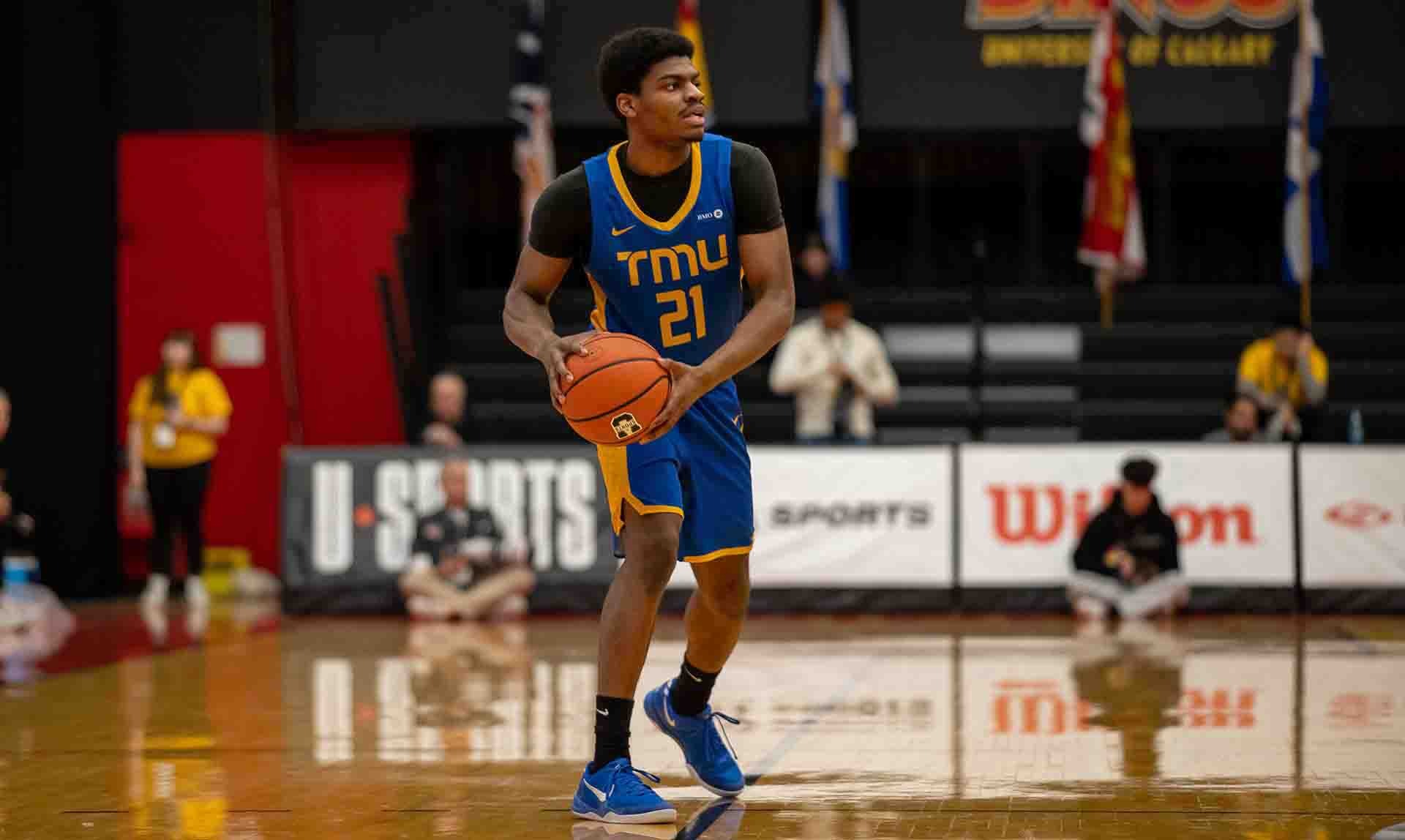  Gabriel Gutsmore with the ball in the U SPORTS bronze medal game