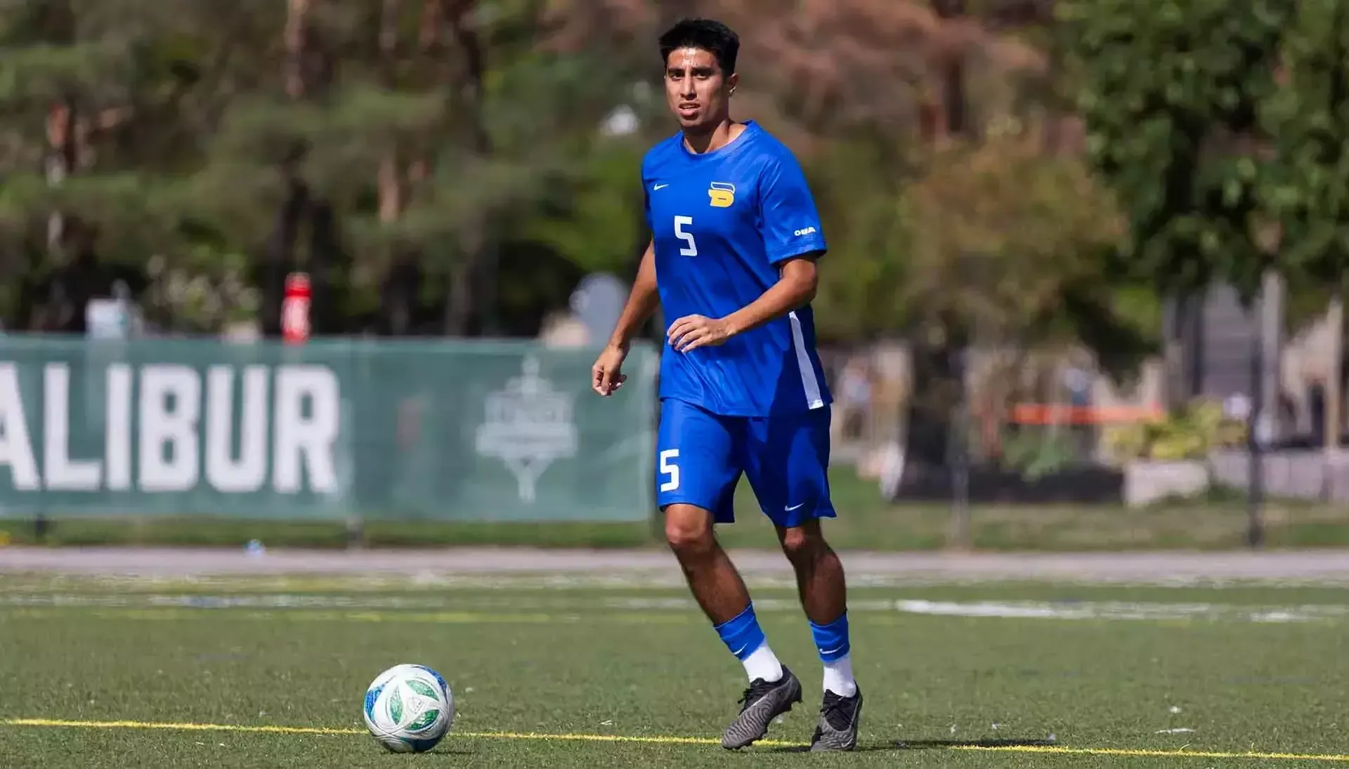 Nabil Hakim with the ball against the Trent Excalibur
