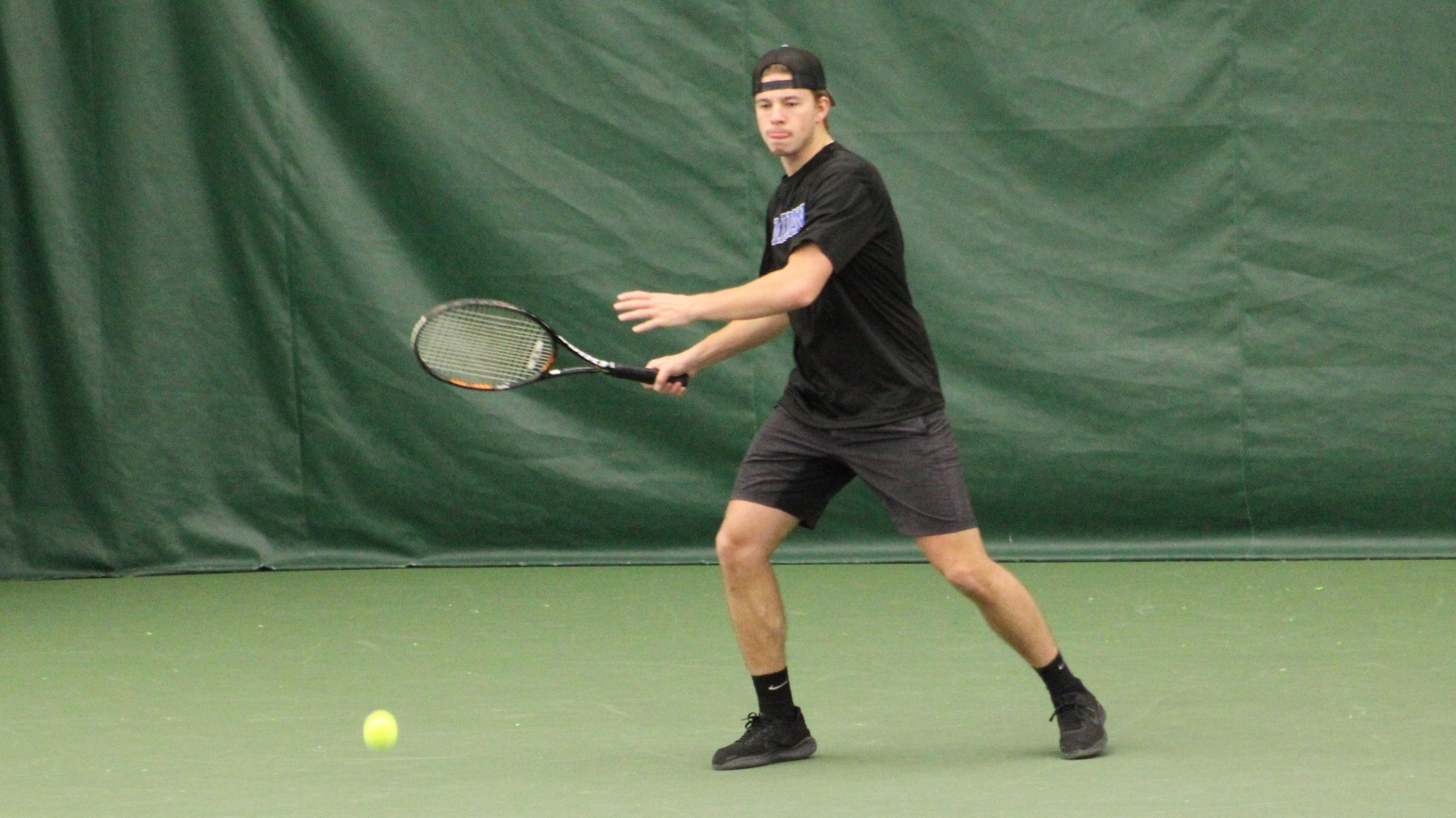 Daunte Fortner returns a shot