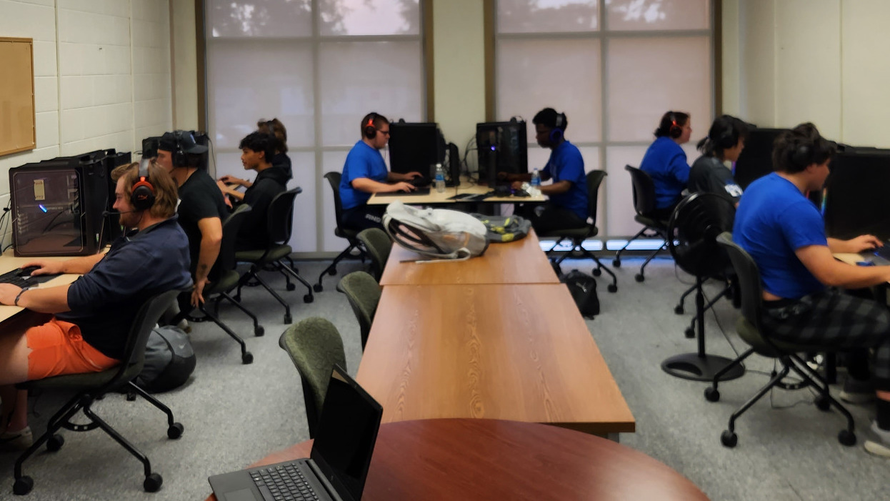 Marian eSports practices