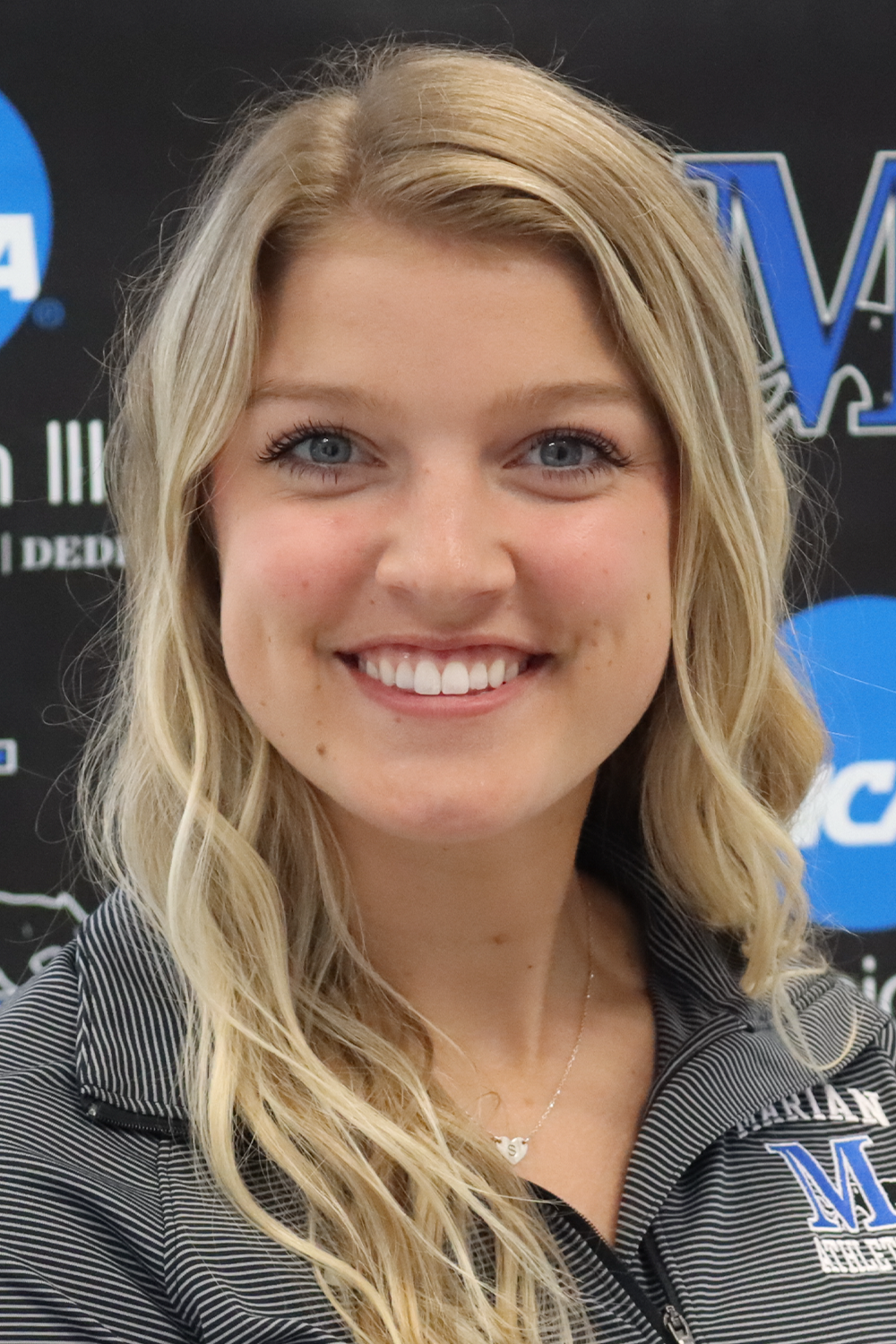 Jenna Betts headshot