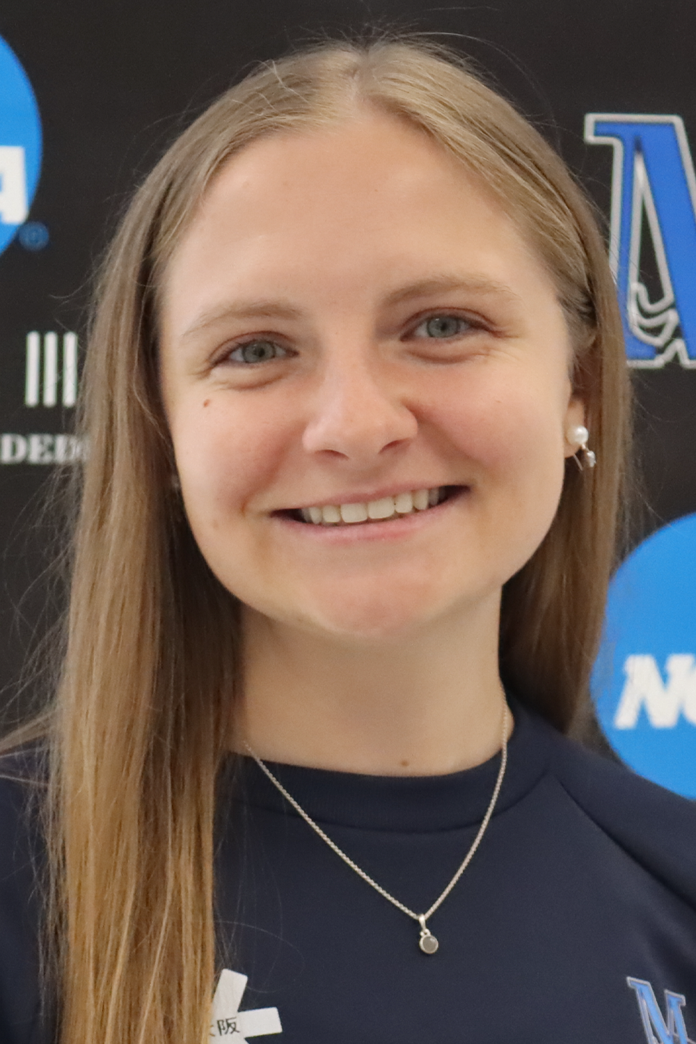 Amanda Roessler headshot