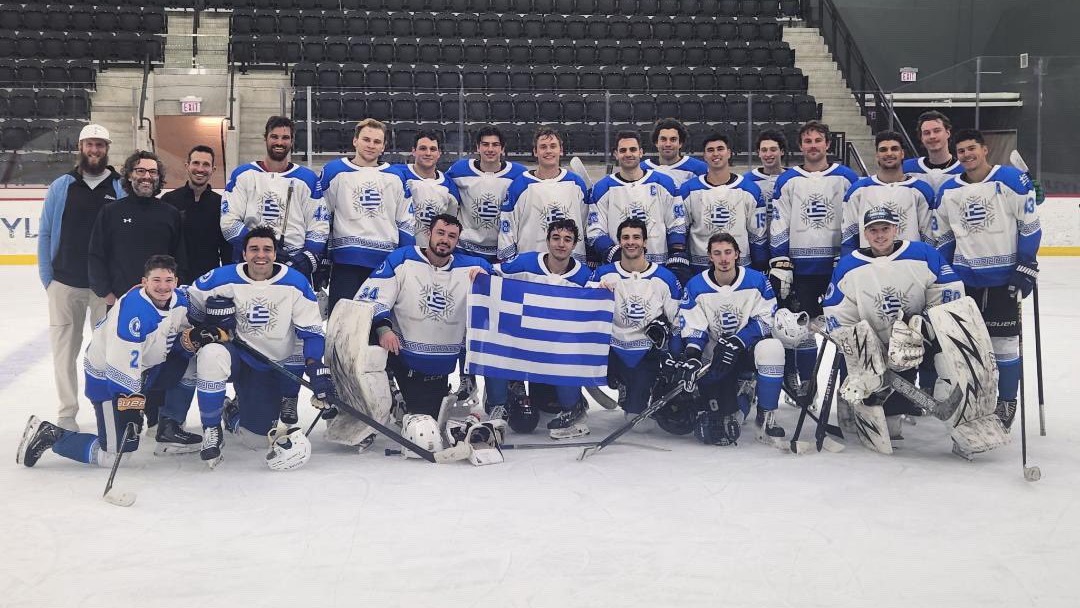 Alex Mandolidis photo with Team Greece