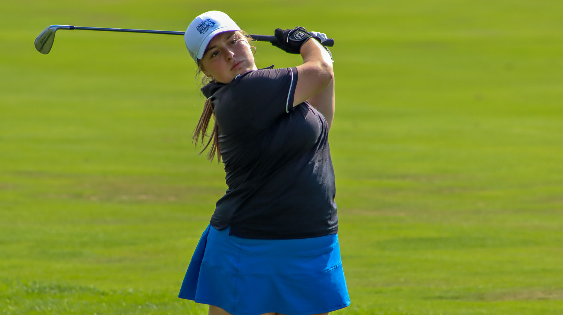 Allison Cink golfs