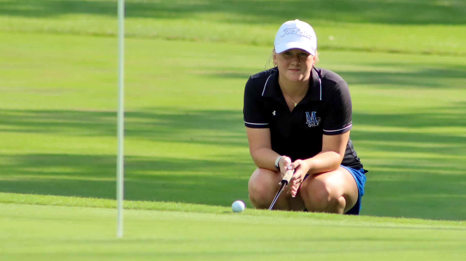 Trinity Knudtson golfs