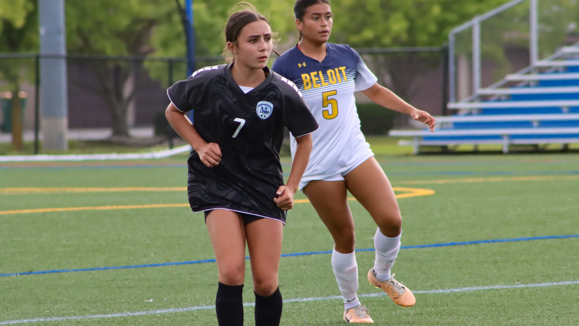 Allegra Hong watches the ball