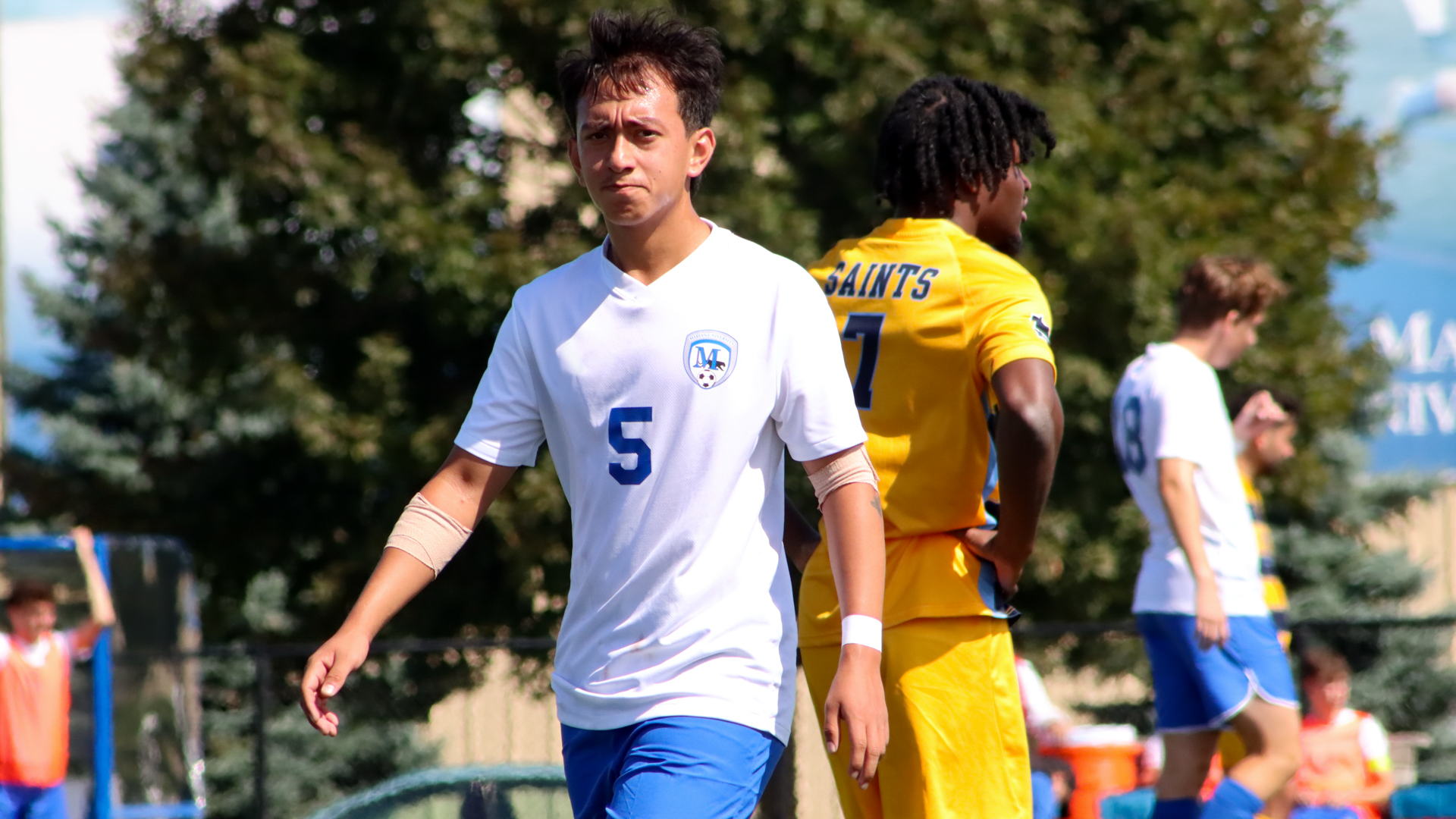 Esteban Alvarado gets ready to play