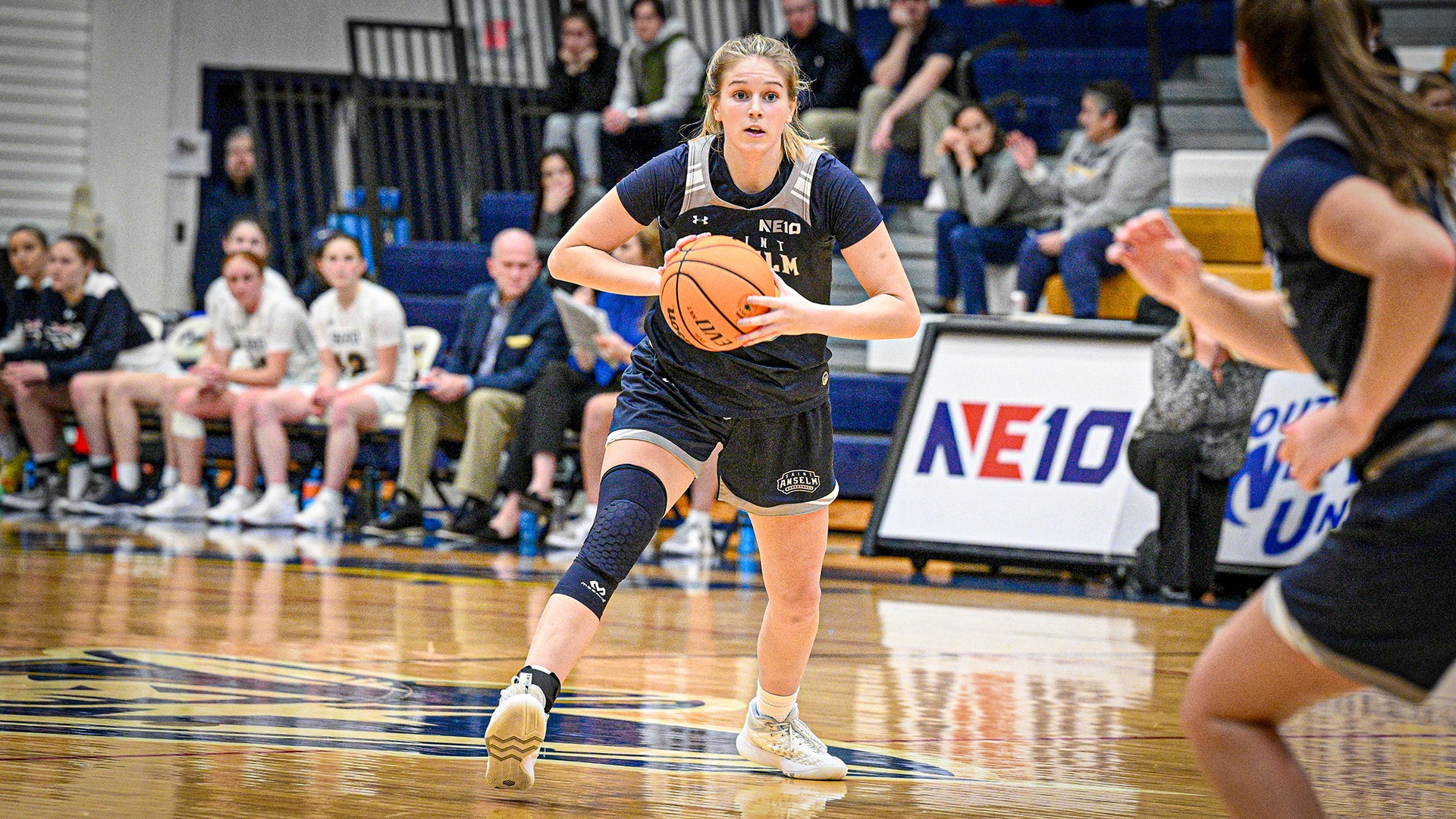 Forbes, Hoyt Each Score 20 as Women's Basketball Takes Down Post