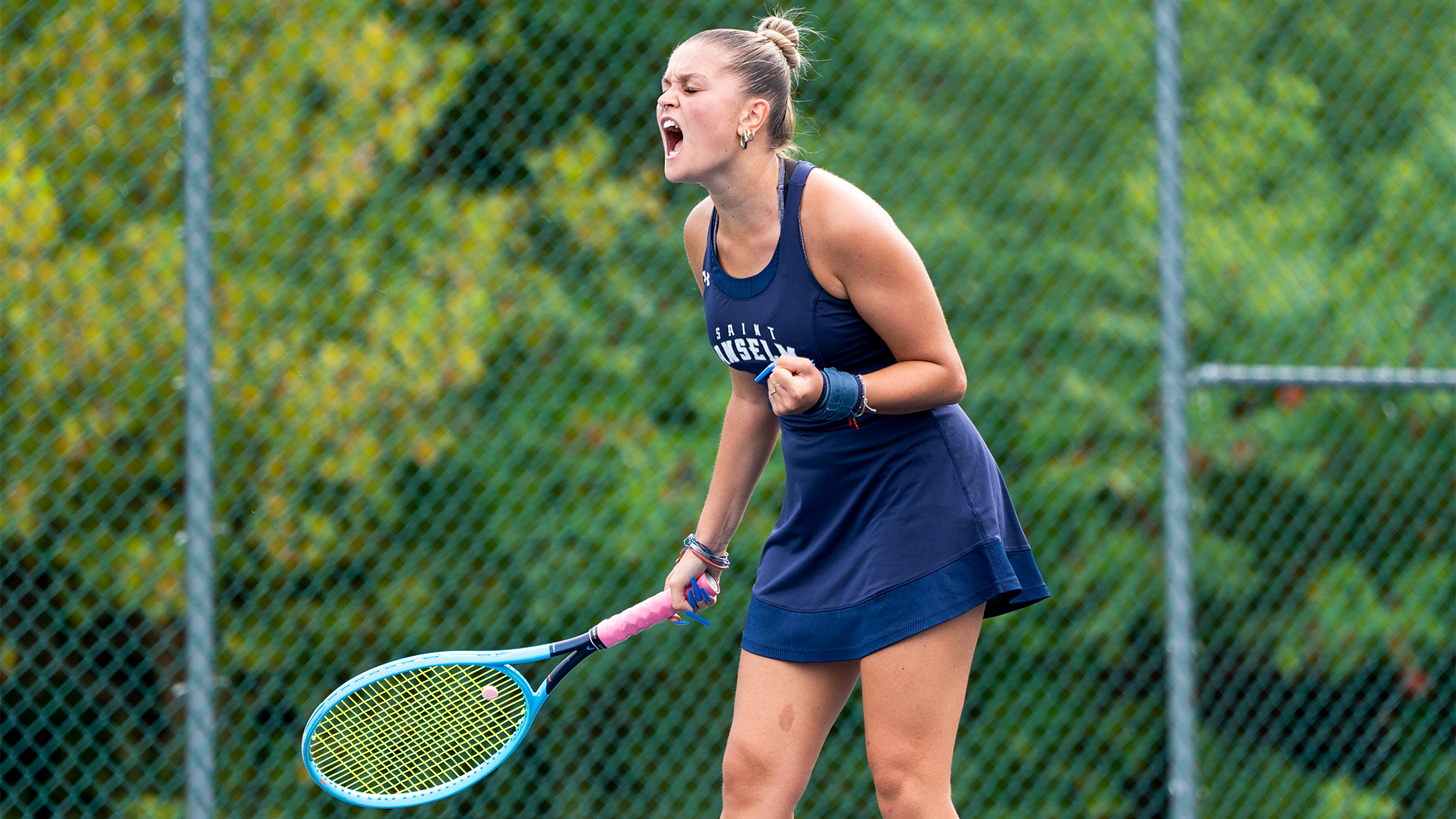 Garbo celebrates point