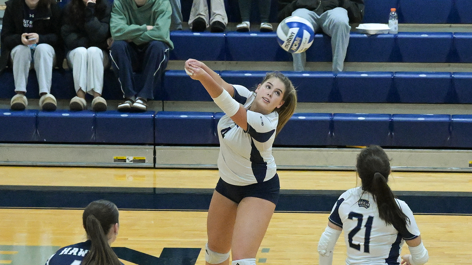 Hollyn Frano digs ball against SNHU