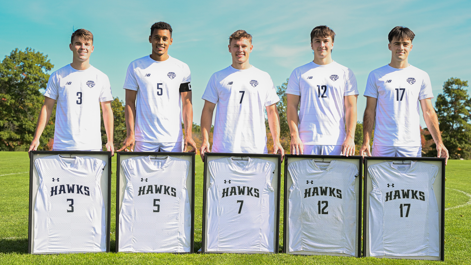 2027 Men's Soccer Seniors Pose for Senior Day