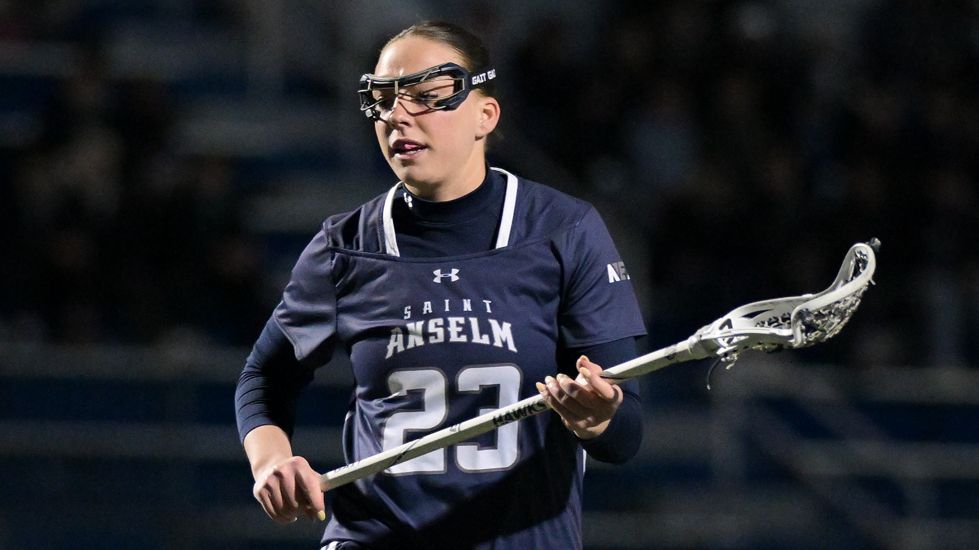 Alyssa Hill runs with ball