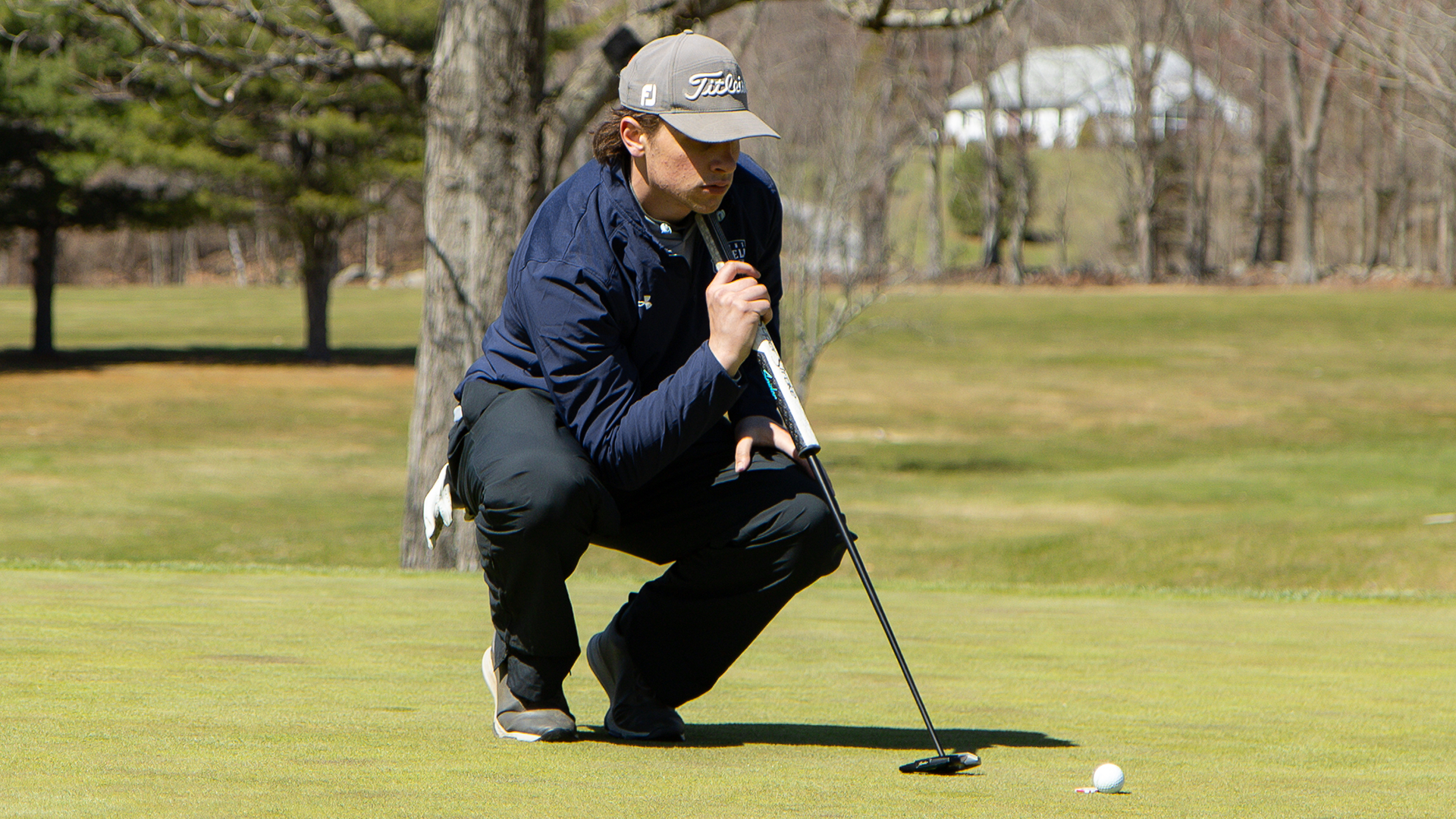Nick Nowak lines up put at Hawk Invitational