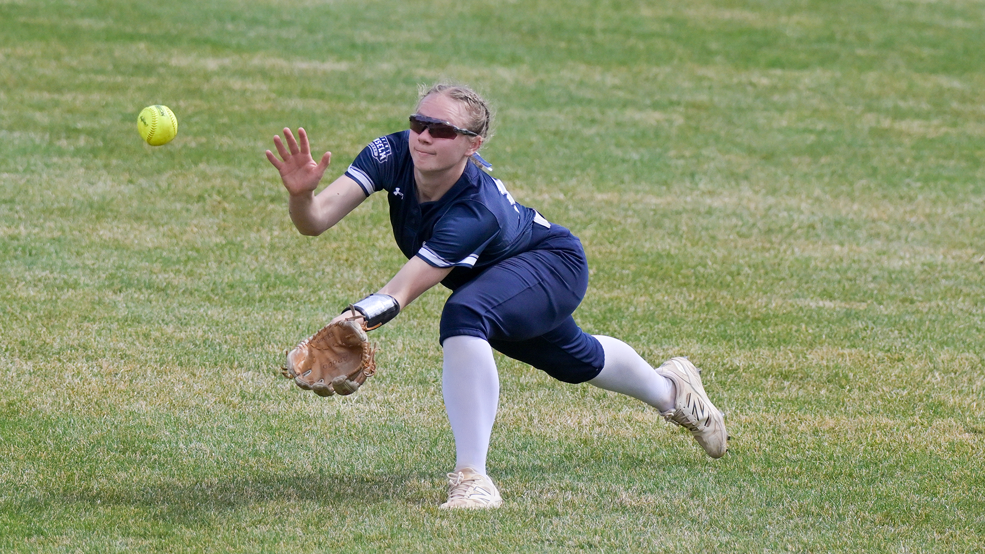 Madeline Trisket makes diving catch at Southern New Hampshire