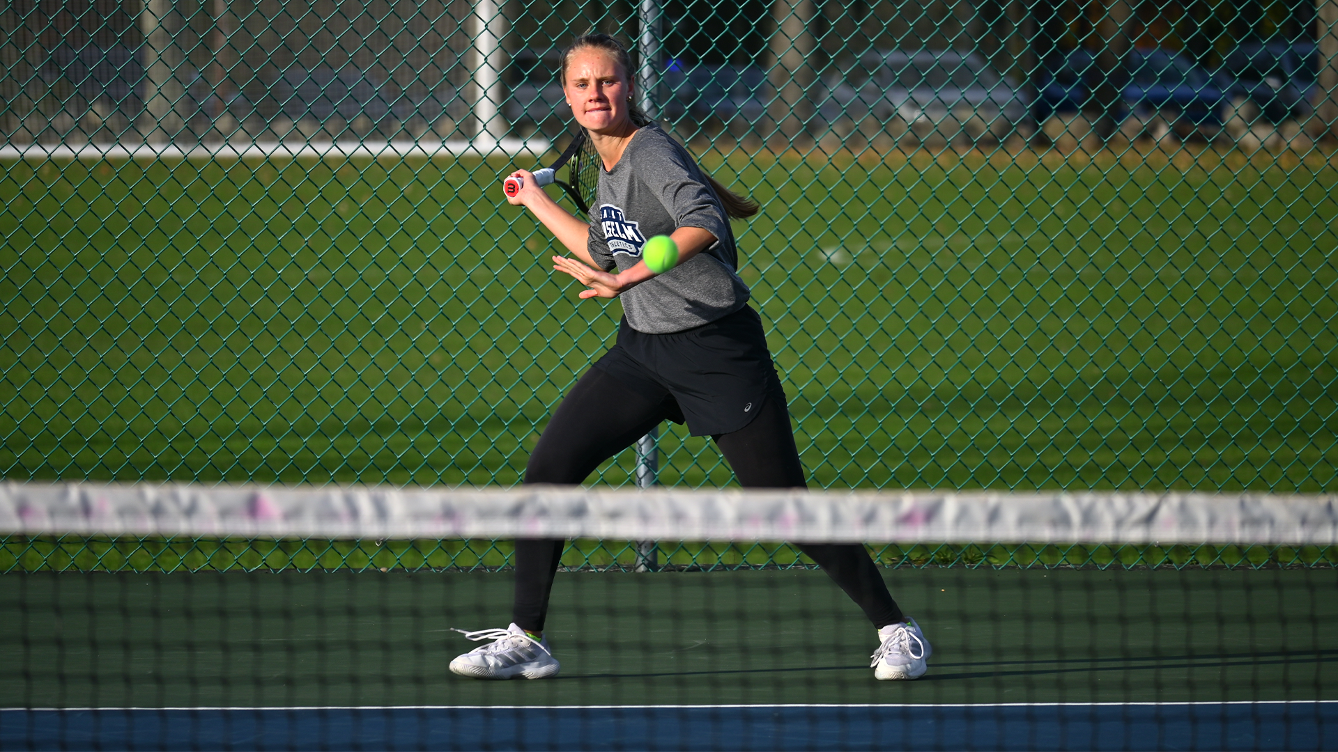 Makarenko returns ball