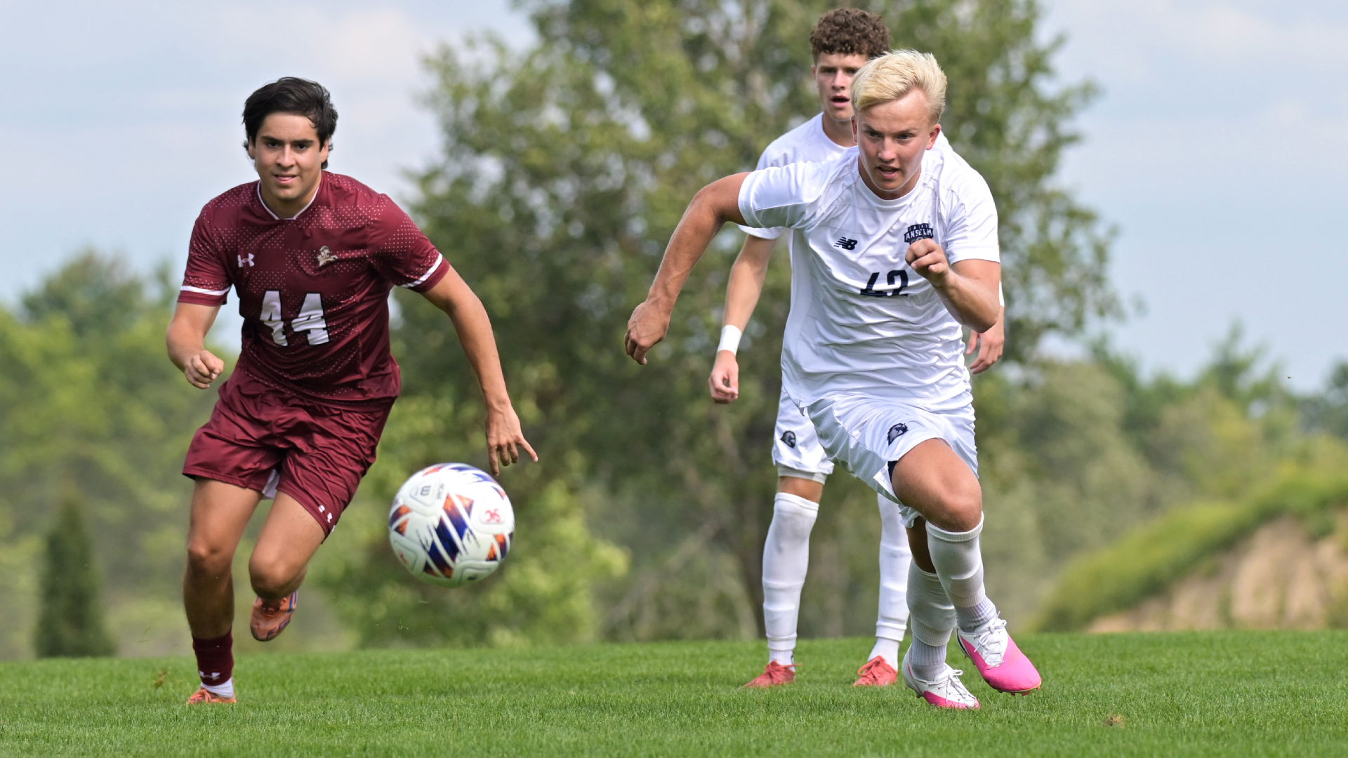 Parker Bienvenue-Cernuda runs for ball against Molloy player