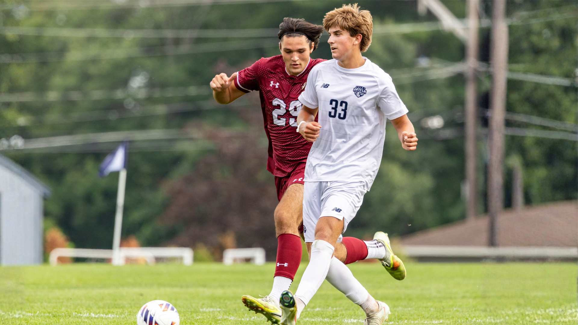 Max Oelkers dribbles the ball upfield. 
