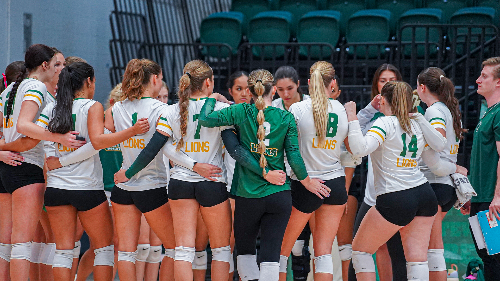 VB_Huddle_112125_Barry_Hayeck