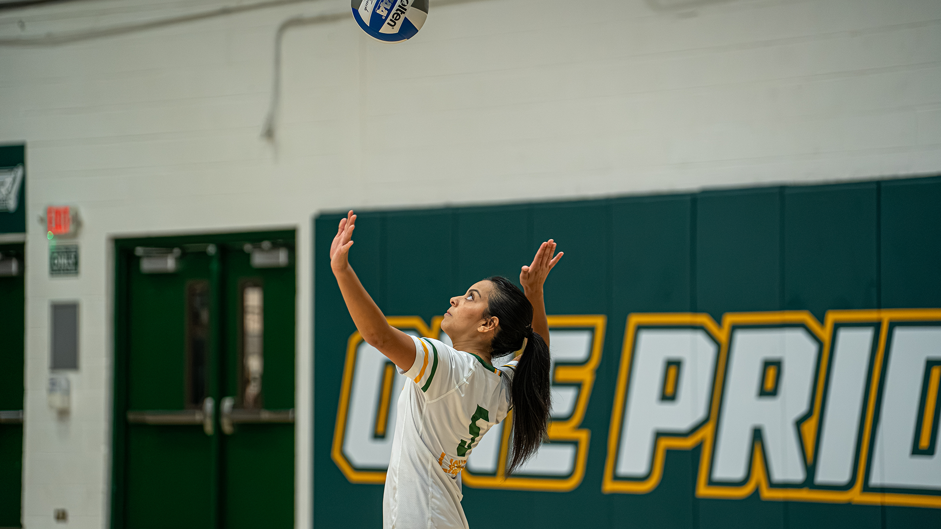 Giada Solorzano serves the ball versus Tampa