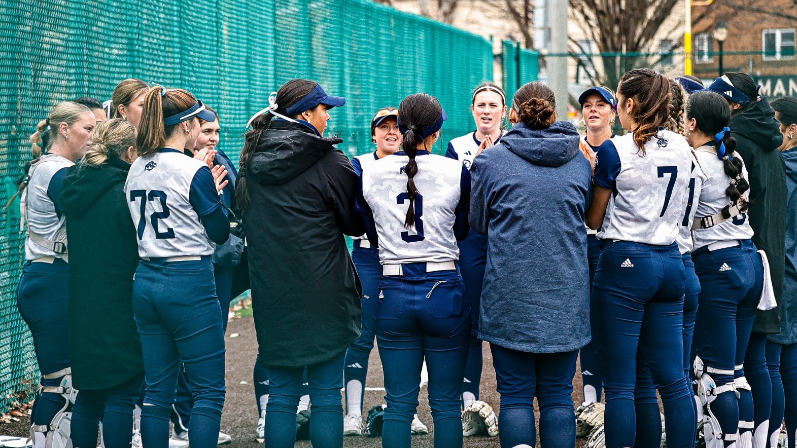 sb team huddle