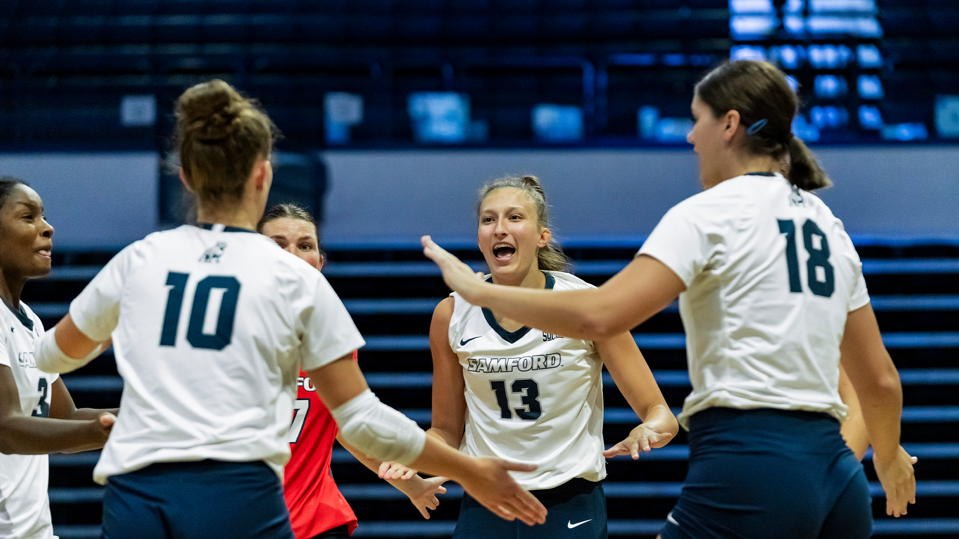 Samford volleyball huddle