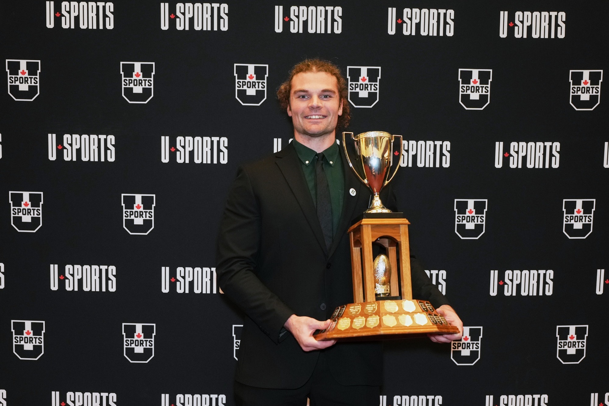 Seth Hundeby U SPORTS Presidents' Trophy Winner