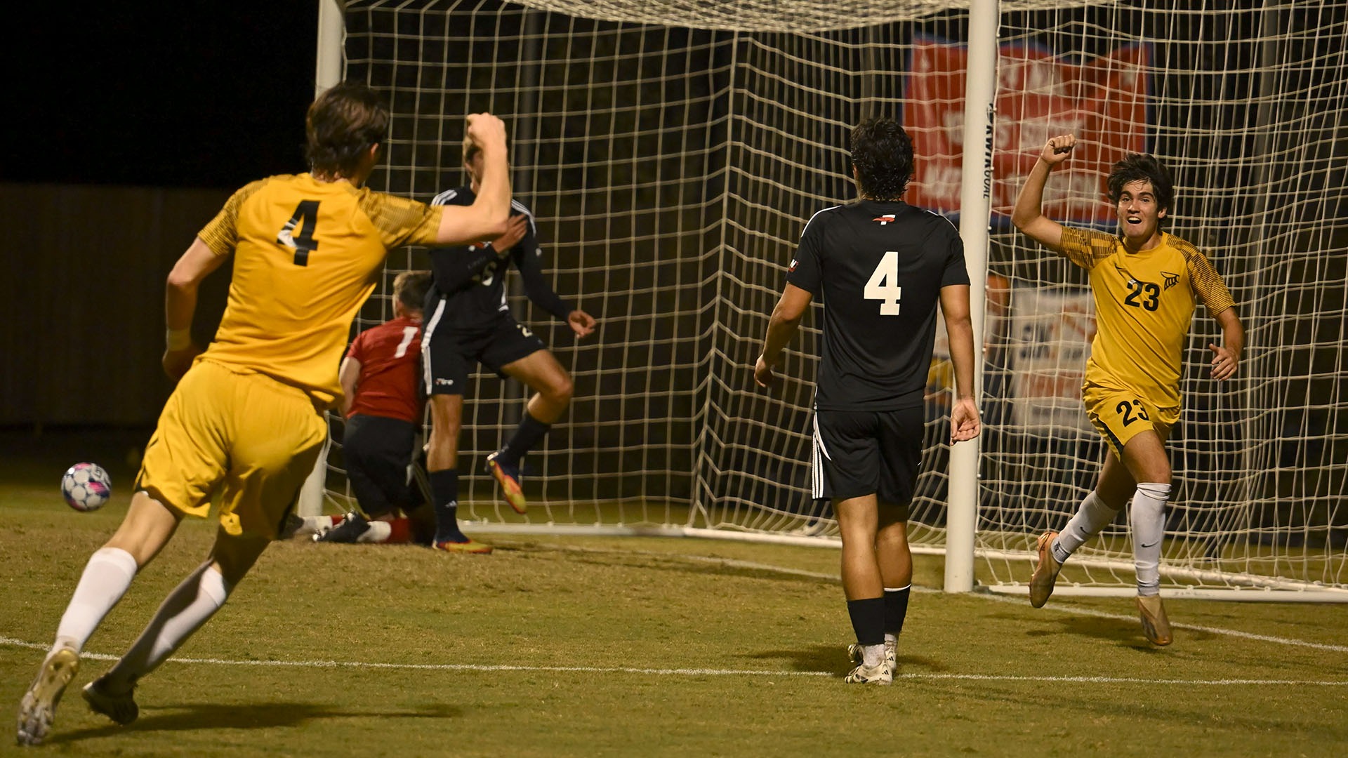 MSOC25_gomez, husler