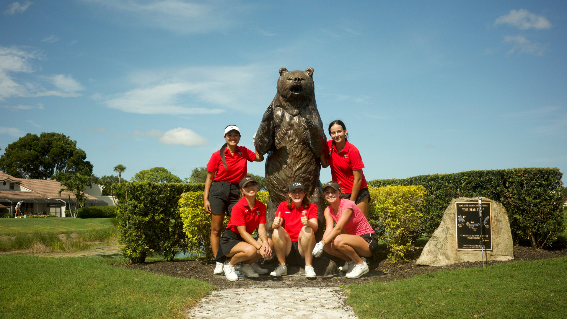 Women's SCAD Golf poses as a group at the Seahawk Shootout