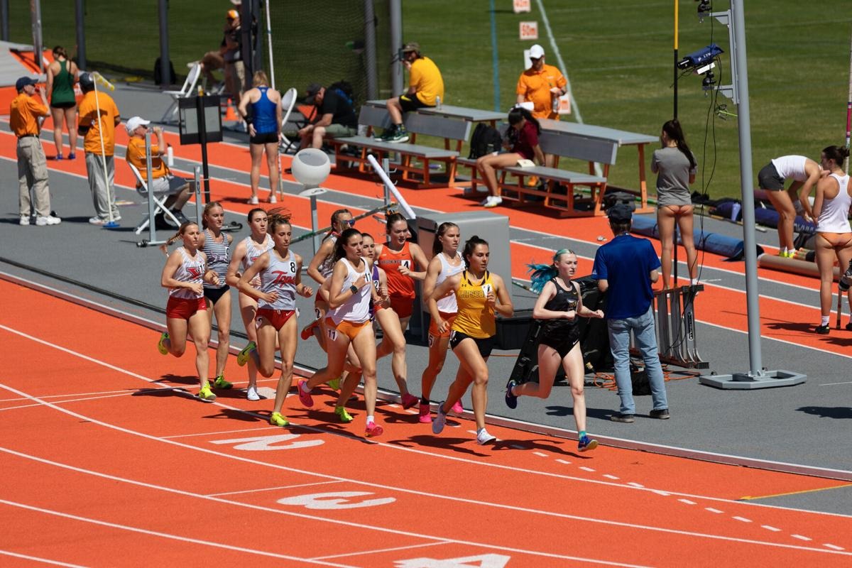 Avery Raymond races the 1500 meters at the Tennessee Invitational. 