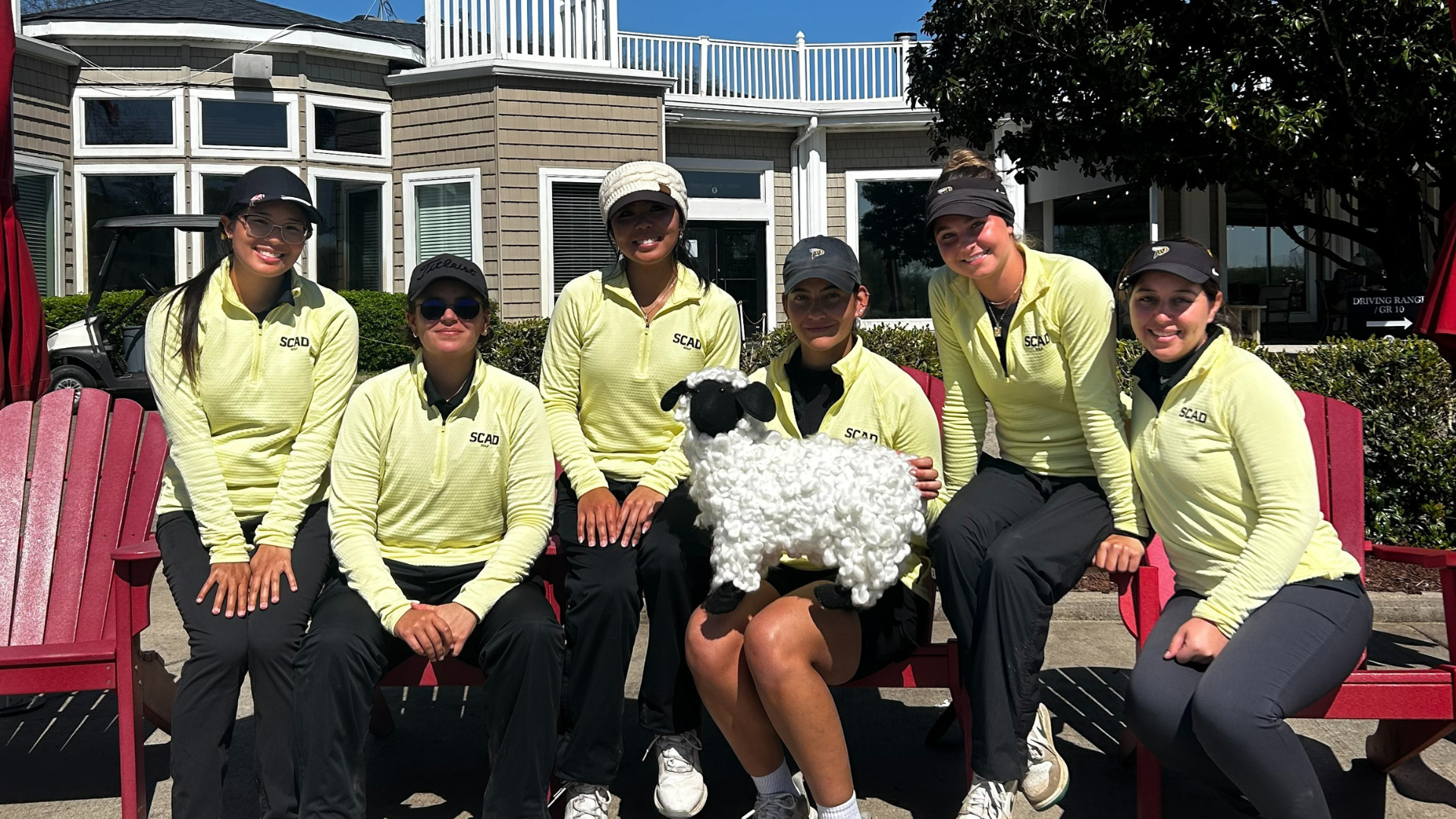SCAD Women's Golf poses with the 2nd place trophy at the Music City Classic.