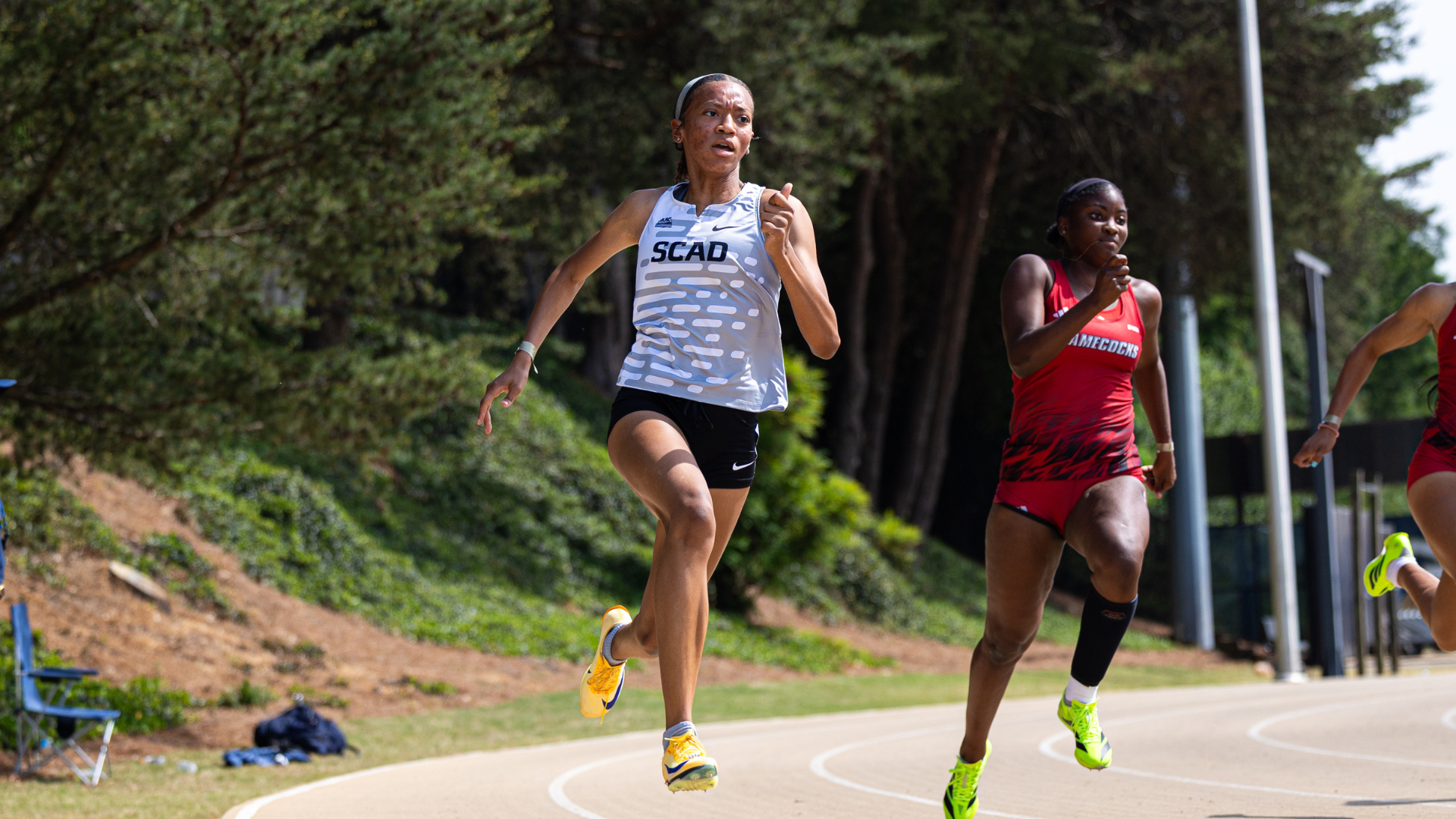 Jada Parrott heads into the final 100 in the 200 meters.