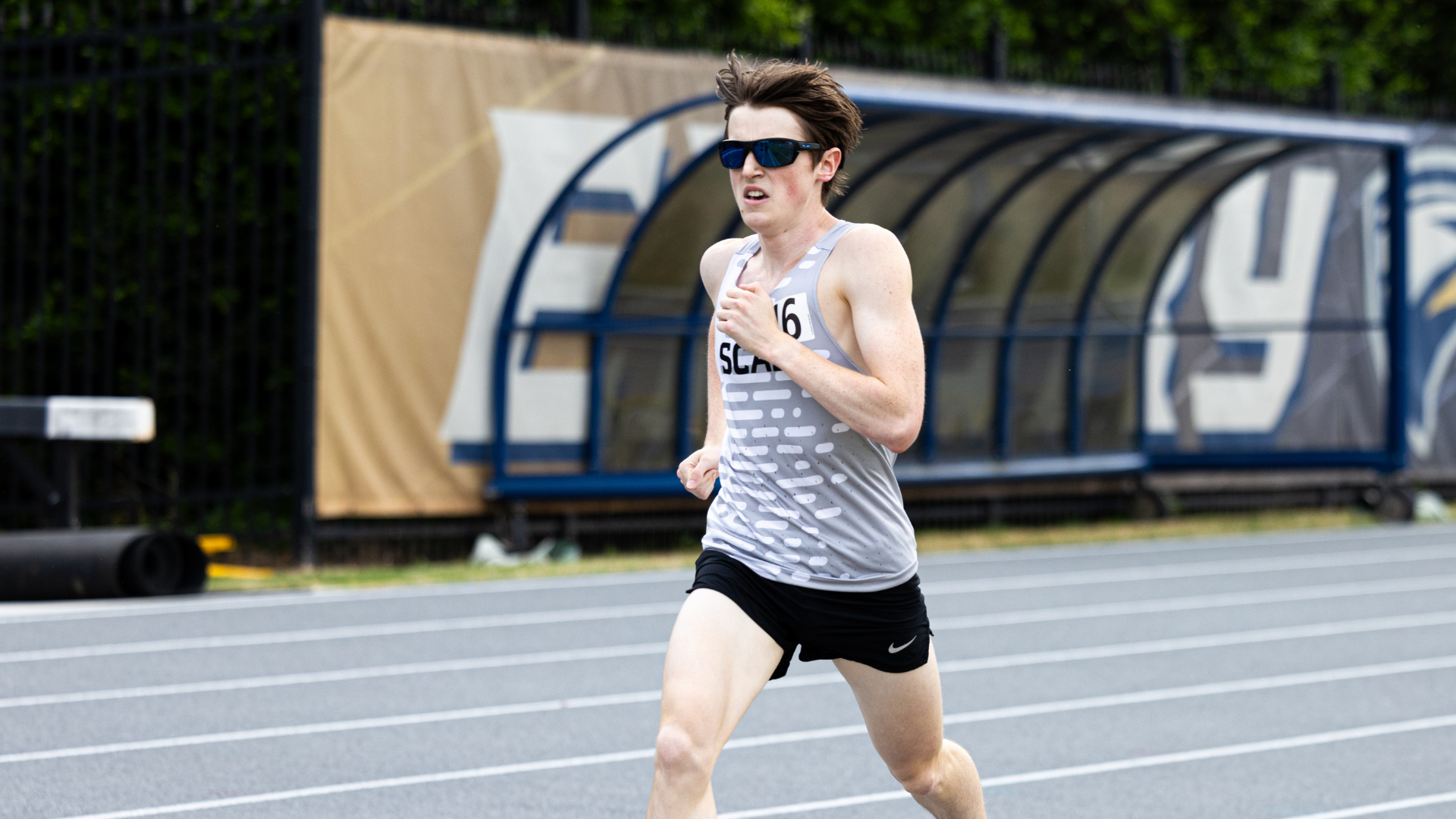 Ryan Holmes heads into the final lap at the Emory Qualifier.