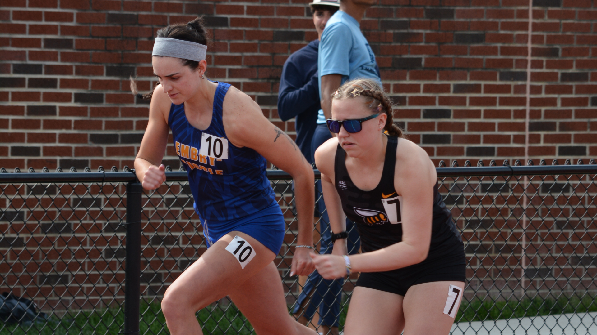 Ashlyn Vanlandingham takes off in the 800 meters.