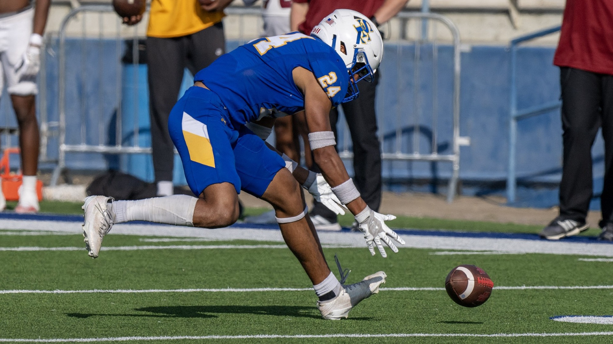 Andrew Grissom recovers a fumble versus Henderson State
