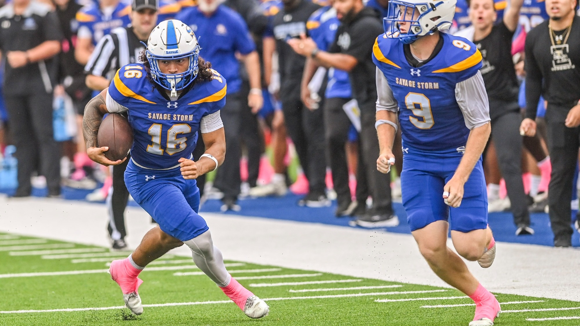 Colby Ray Short runs after catching a ball versus Arkansas Tech