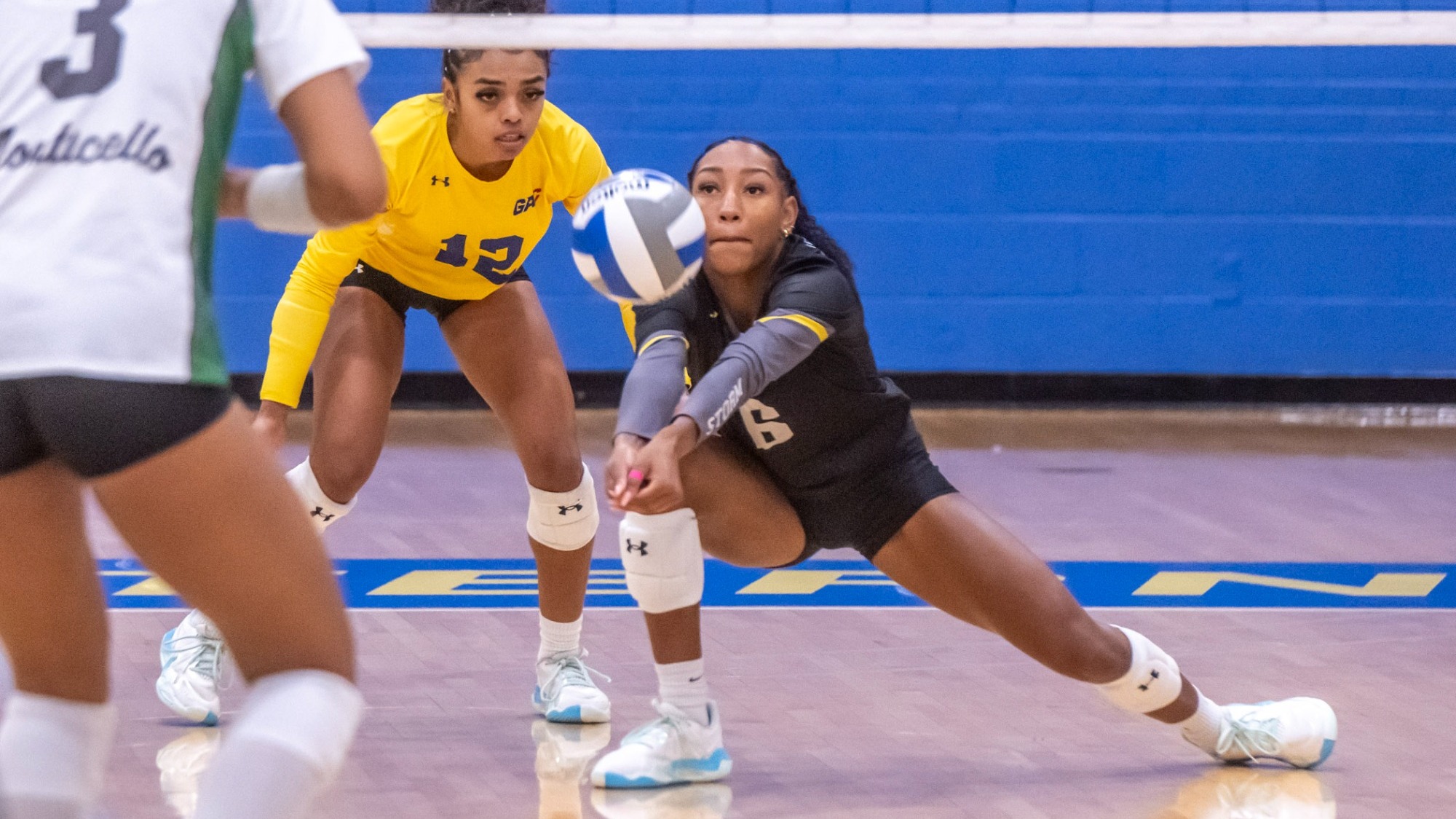 Gabby Jones dig versus UAM