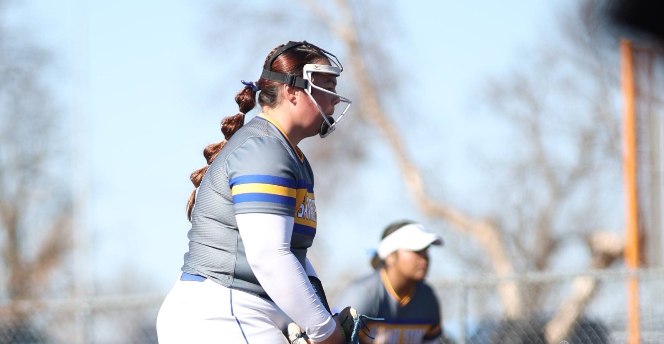 Emily Simmons pitching at the Alvy Early Memorial Classic