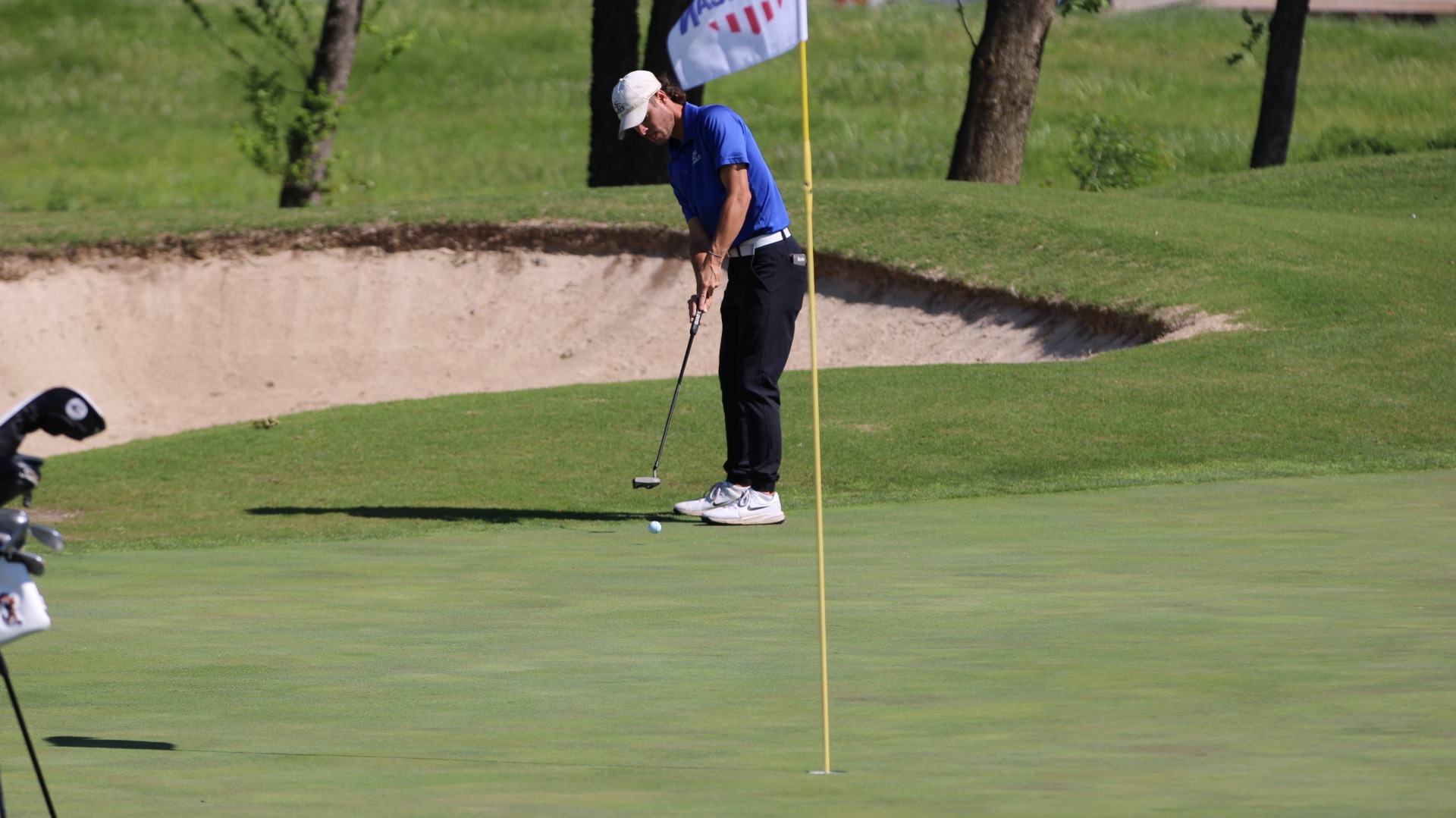 Nicholas Martin putting at the GAC Tournament 