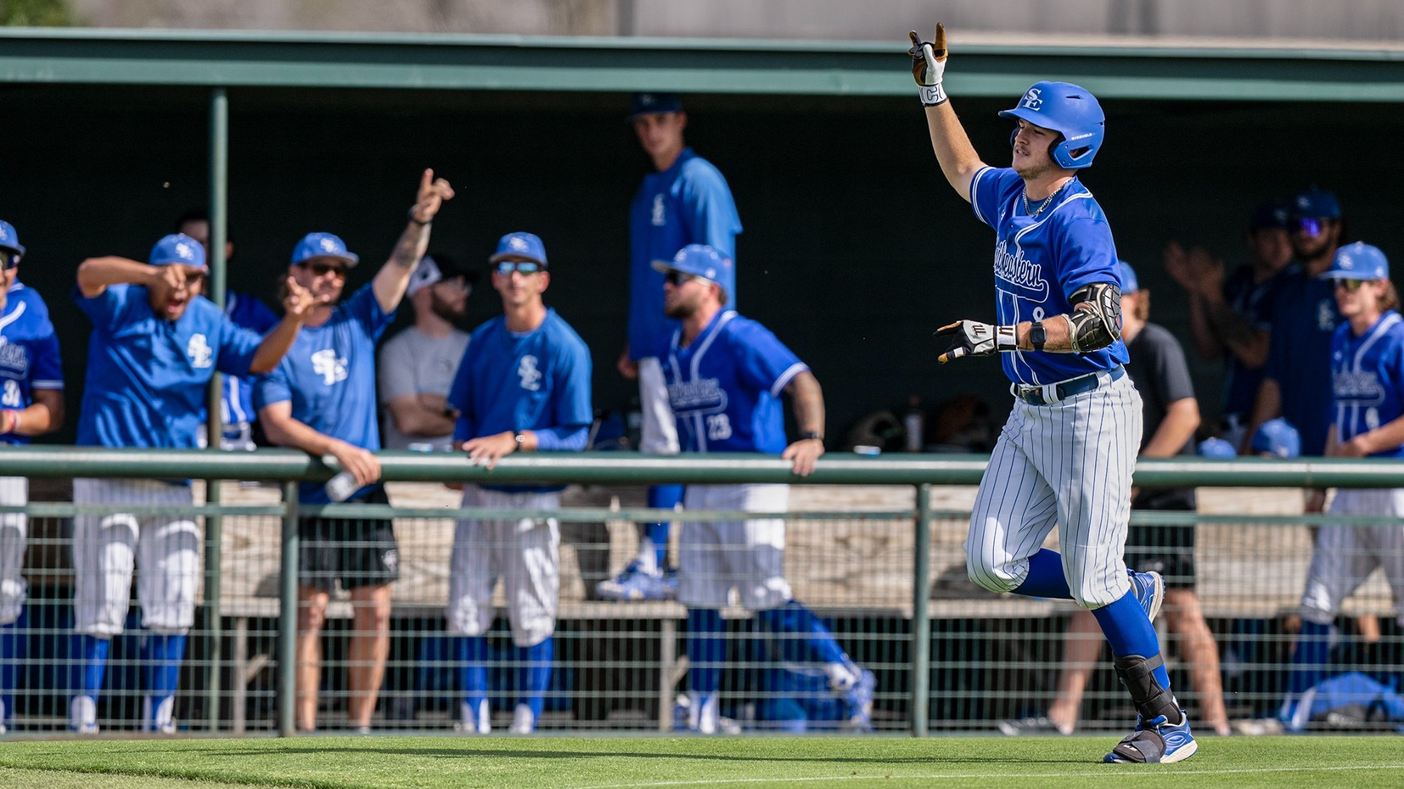 Hayden Carpenter scores from third
