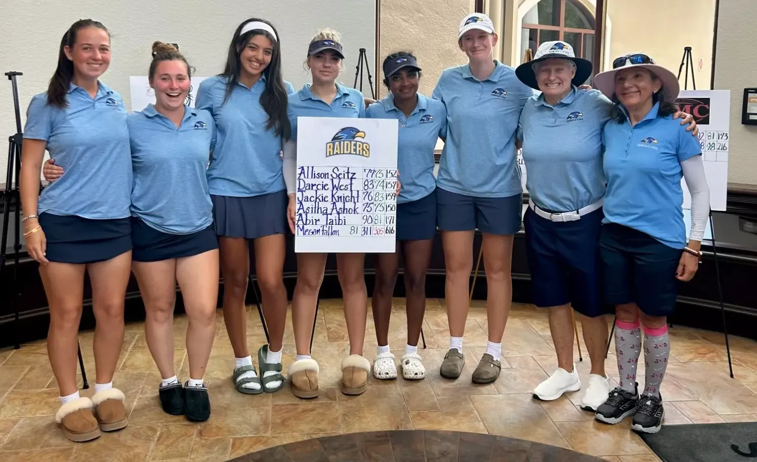 Group of golf players standing next to each other with an award