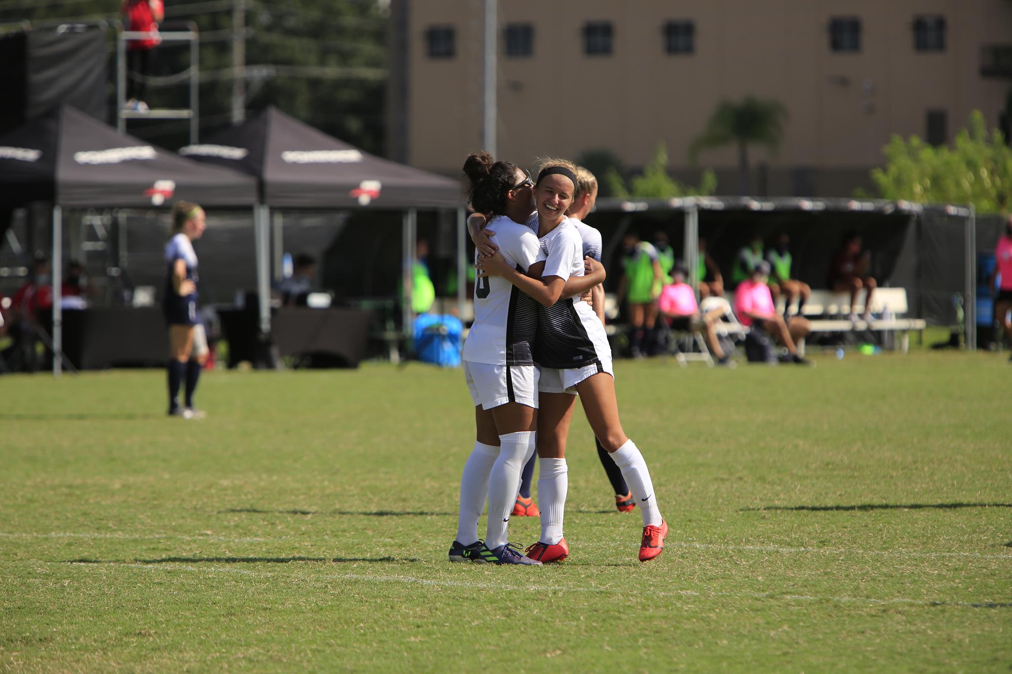 Women's Soccer Scores Five Unanswered Goals to Top St. Thomas