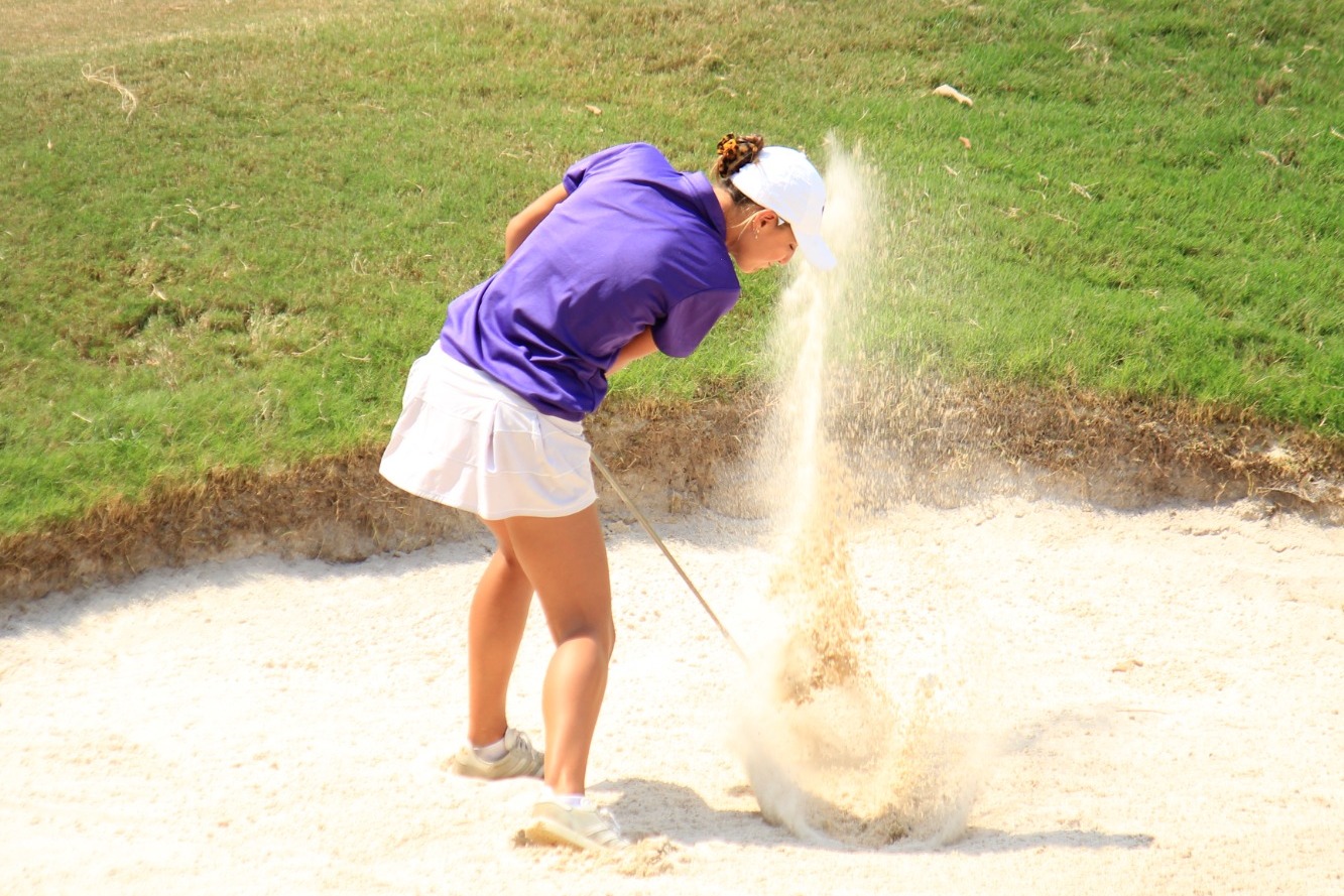 SHCWomensGolfer_Gettingoutofsandtrap_2026