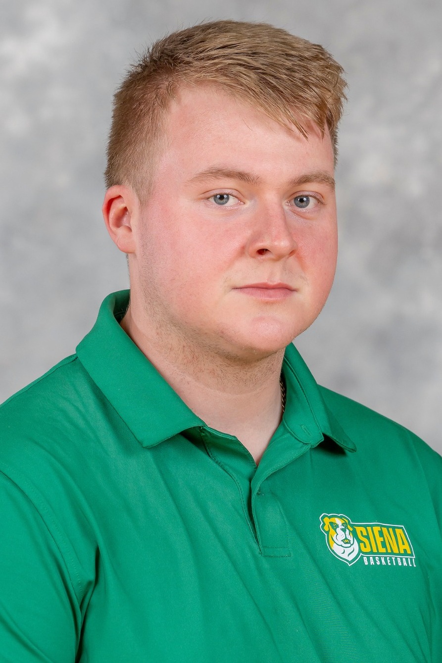 Manager Dott headshot