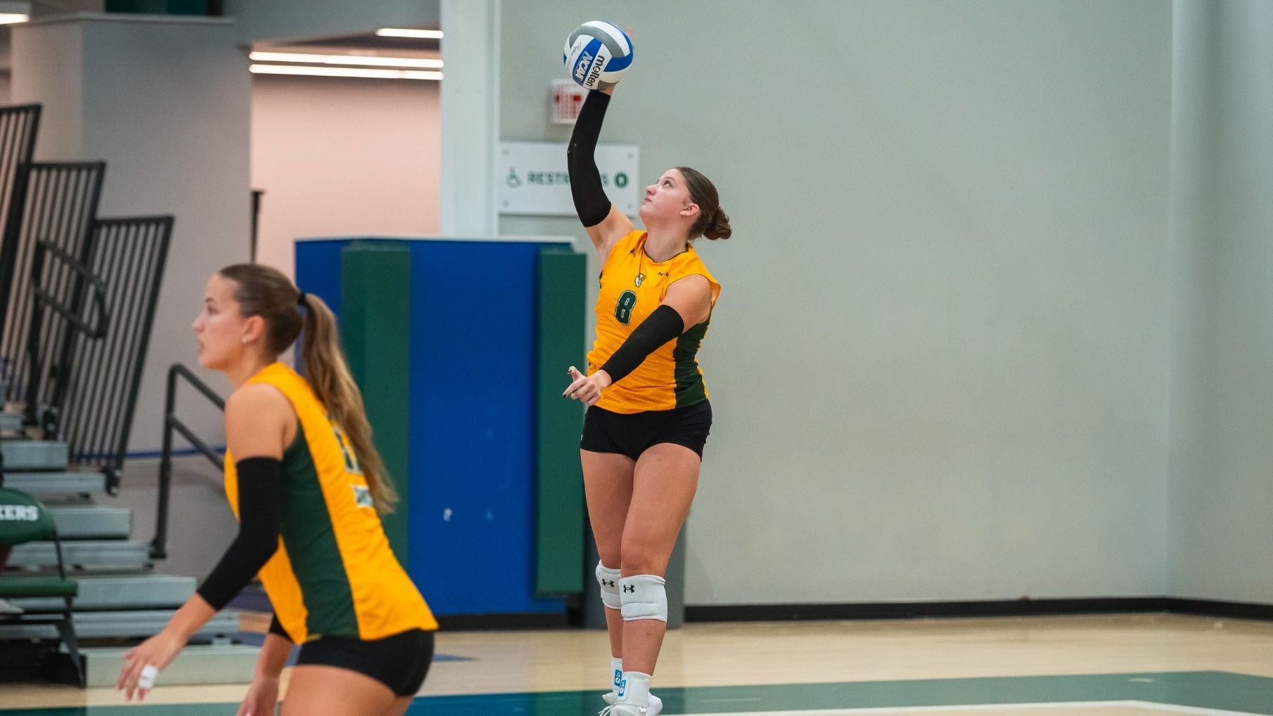 Abby Edwards serve