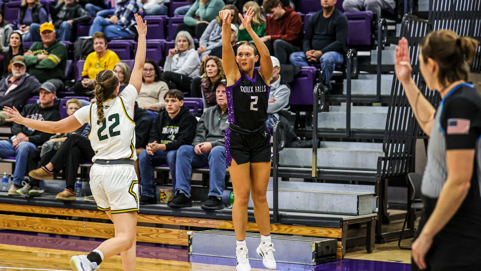 Gracie Traphagen shoots a 3