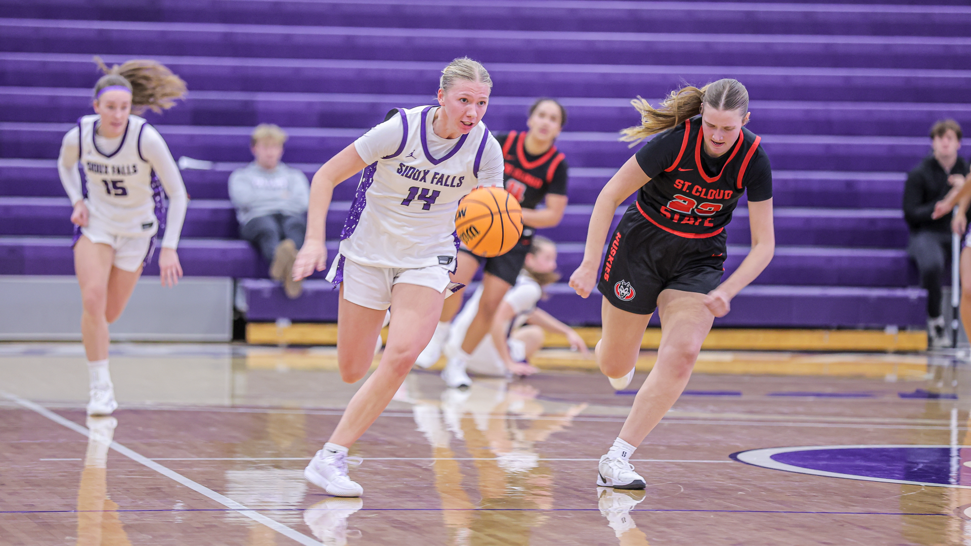 Dani Minsaas dribbles the ball up the floor