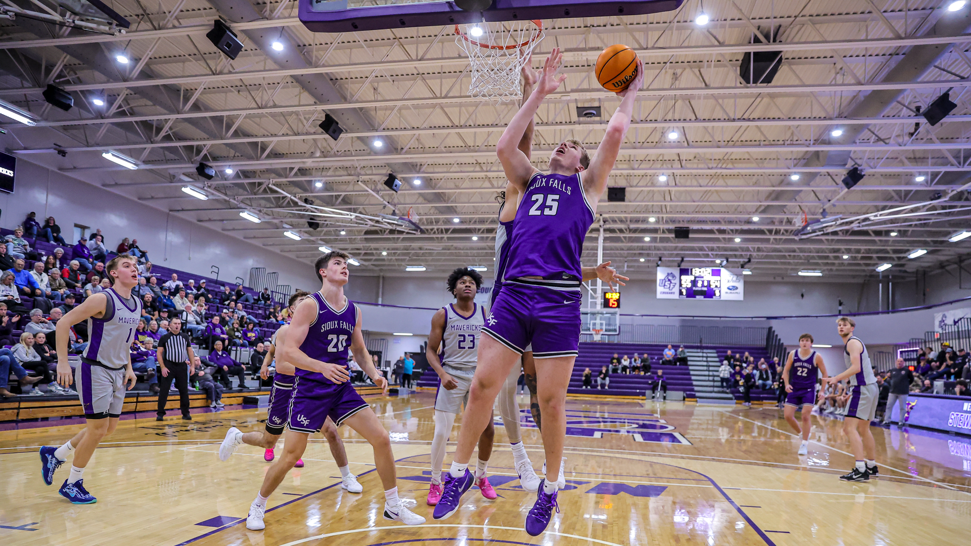Bryon Laue takes a layup