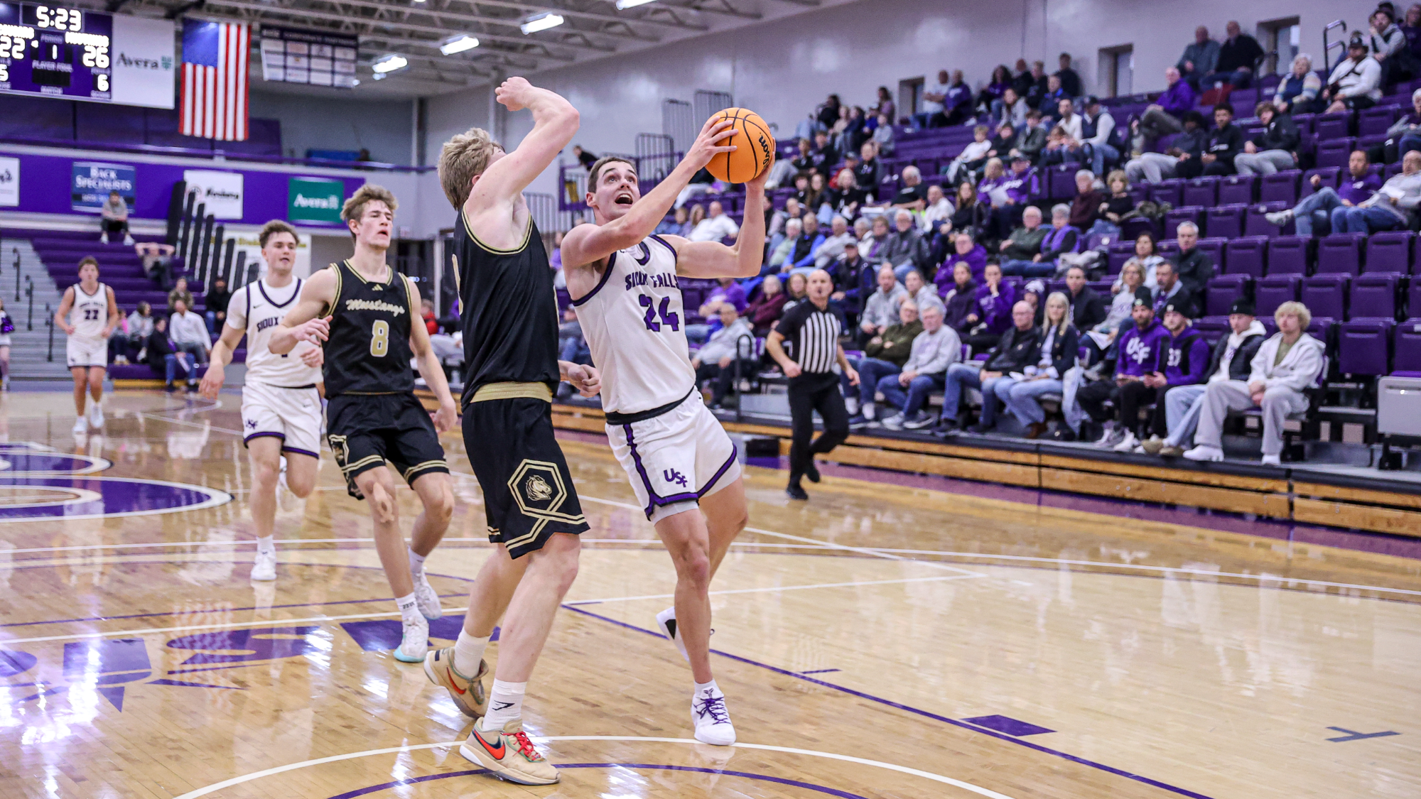 Jacoby Mehrman takes a layup